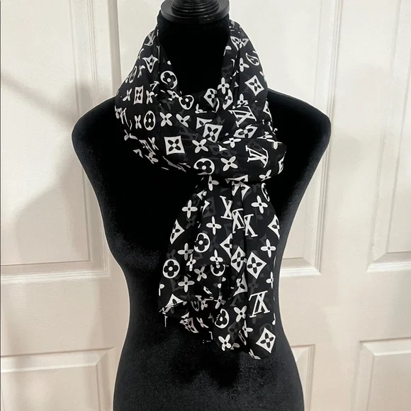 (( not authentic))NEW❤️LV Chiffon Shawl - Picture 15 of 17